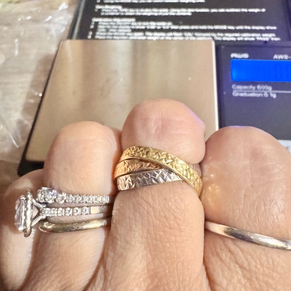 14 KARAT Elegant Gold and Silver Intertwined Ring TRI COLOR stacking ring. - Picture 5 of 7
